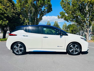 2018 Nissan Leaf - Thumbnail